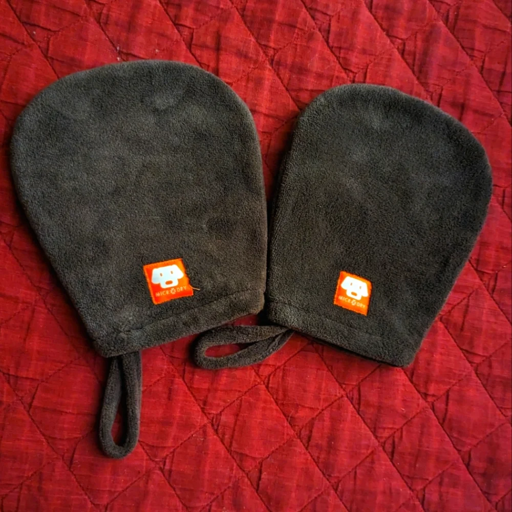 4/$20 Drying Mitts For Washing Your Doggie
